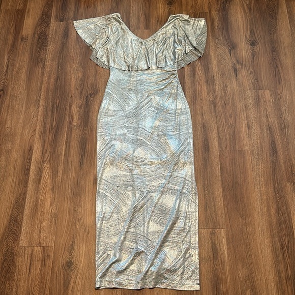 connected apparel Dresses & Skirts - Silver Form-fitting Silver Formal Drape Dress Connected Apparel Size 8